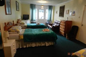 Accommodation at The Jays Guest House in bristol filton airport
