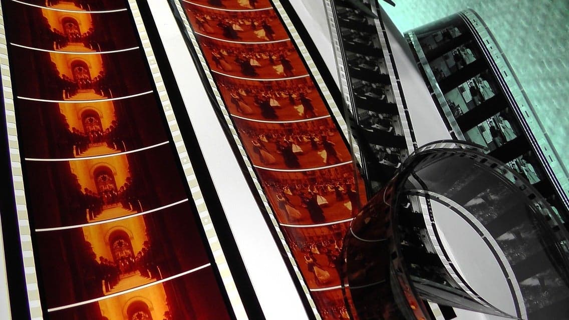 Song Sung Blue (12A)