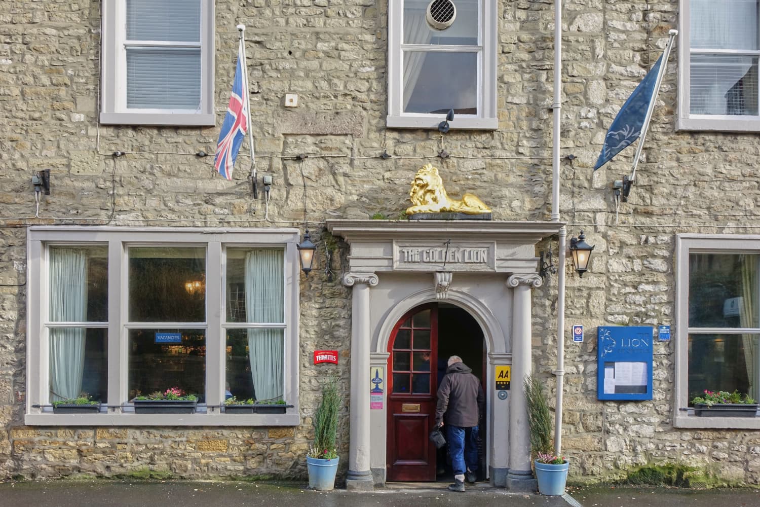 Walk: Settle (The Golden Lion)