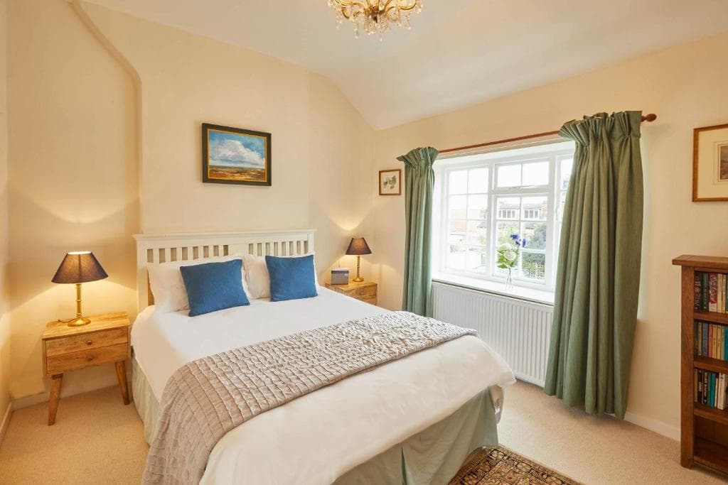 Accommodation at Host & Stay - Robin Cottage 8 Willowgate in pickering
