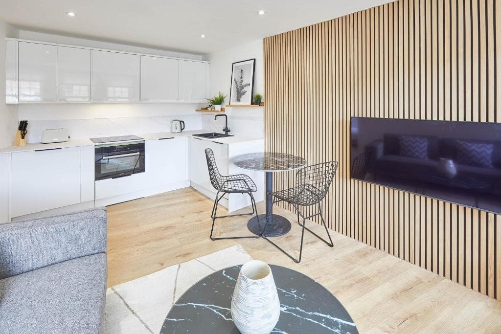 Accommodation at Host & Stay - Golden Lion Apartments in whitby