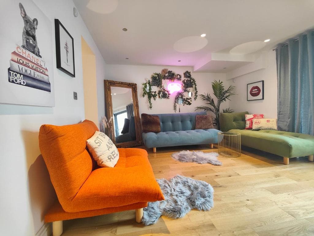 Accommodation at Hidden Gem- Stunning City Centre Townhouse in hull