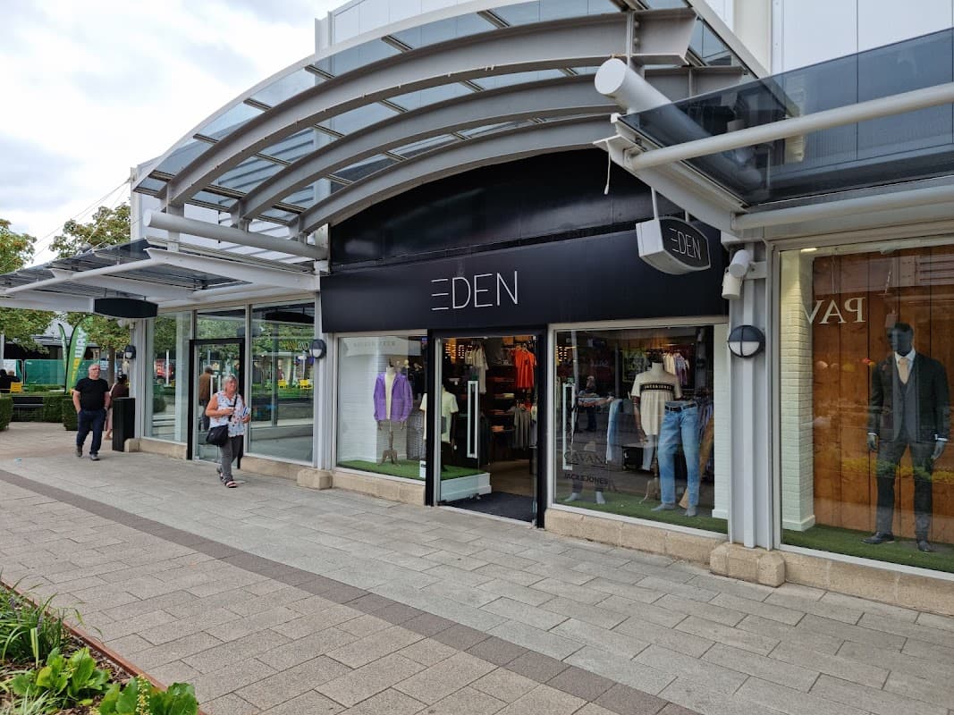 Bus Stop at Junction 32 Outlet - Bus Stops in castleford