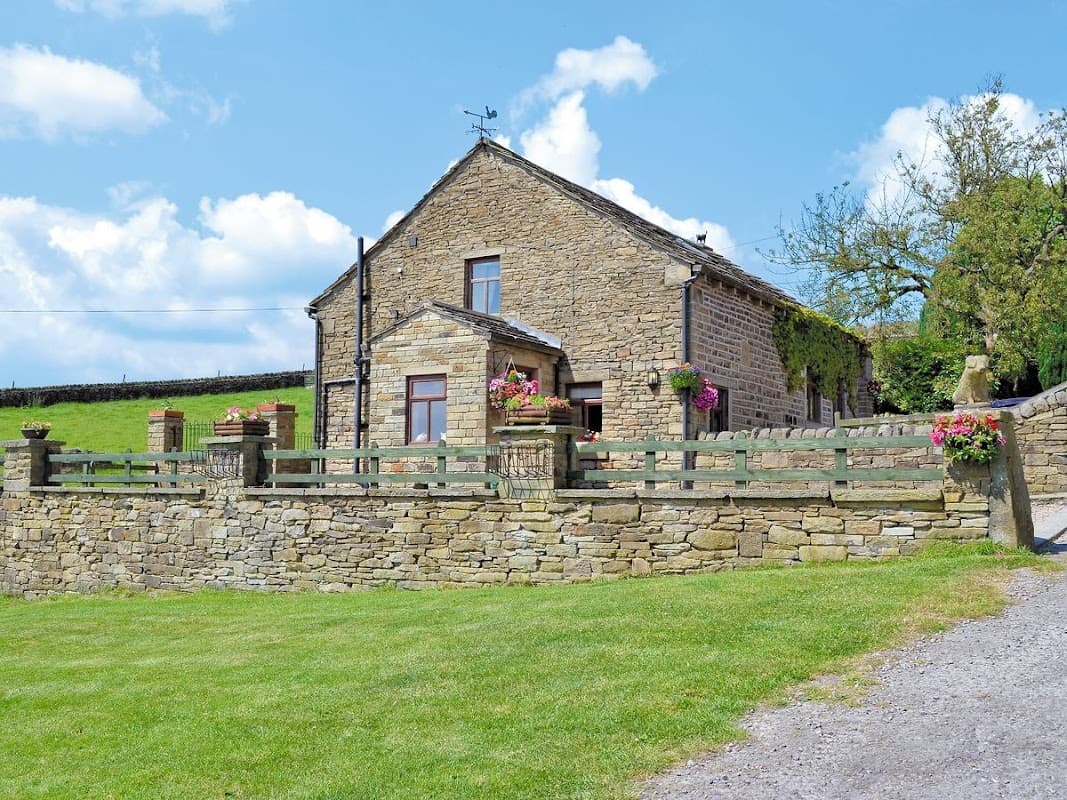 Accommodation at Far Laithe Farm & Cherry Blossom Cottage in keighley