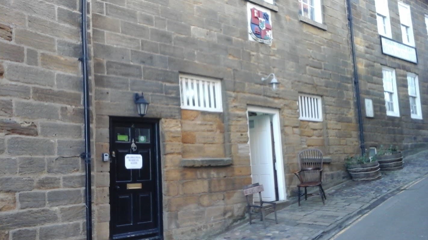 JOHN GILBERT ANTIQUES - Antique Shops in robin hoods bay