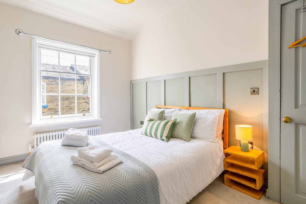 Accommodation at Homeday Cottage in saltaire