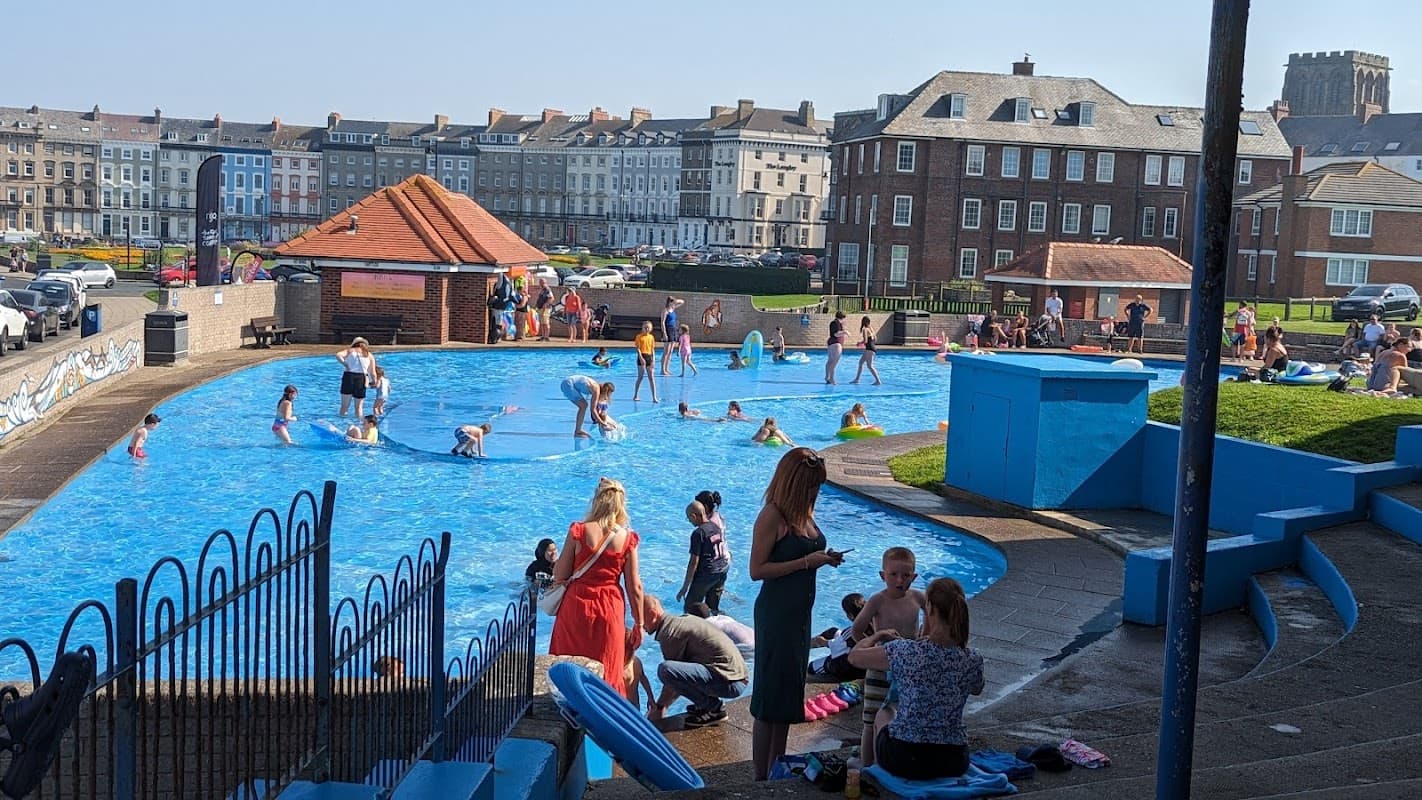 Outdoor Swimming Pool - Swimming Pools in whitby