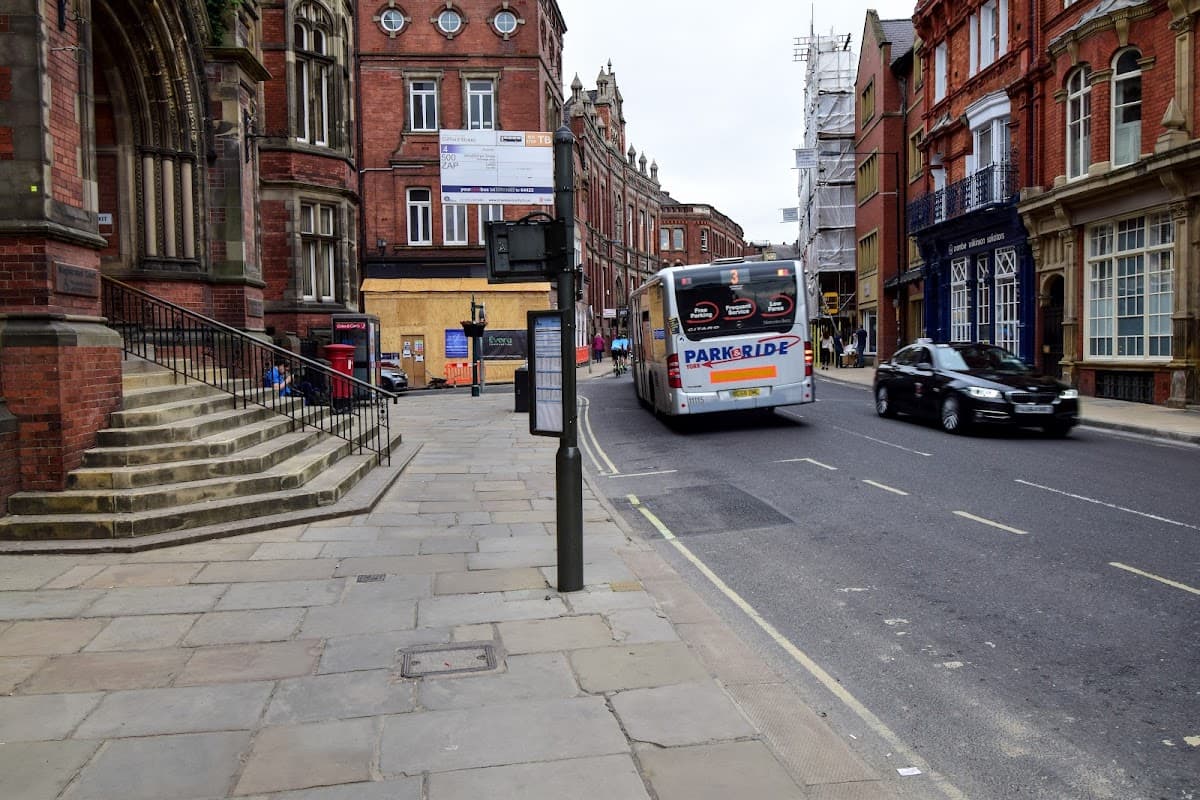Bus Stop at Clifford Street (Stop TB) - Bus Stops in york