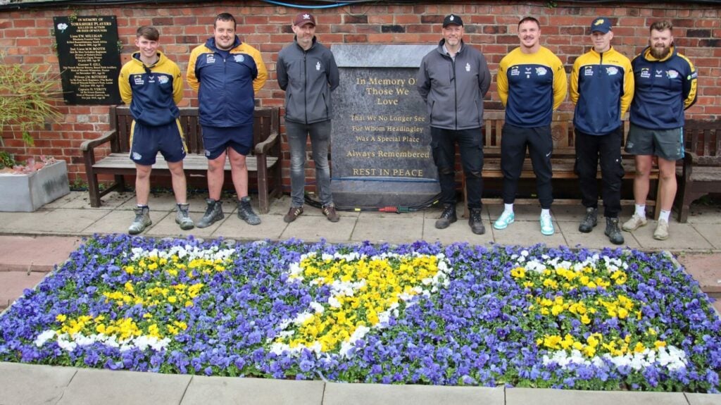 Image name 190624 James Tolson and Carl Riley with Leeds Rhinos grounds team and the finished memorial bed the 1 image from the post Yorkshire-Grown Plants To Honour Rugby Legend in Yorkshire.com.